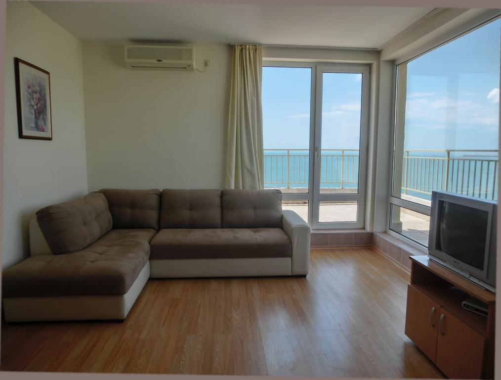 Panoramic Sea View Apartment Crown, Pools And Beach, Sveti Vlas Esterno foto